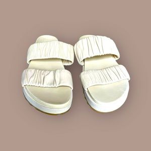 Sorel roaming two strap sandal women’s white/cream slip on slider sandals. 8.5.